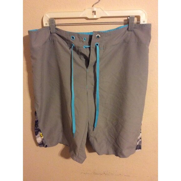 Men UNDER ARMOUR Men's Sz 32 MTN Breaker Board Shorts Trunks Gray - Picture 1 of 9
